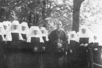 Stepinac sa časnim sestrama.